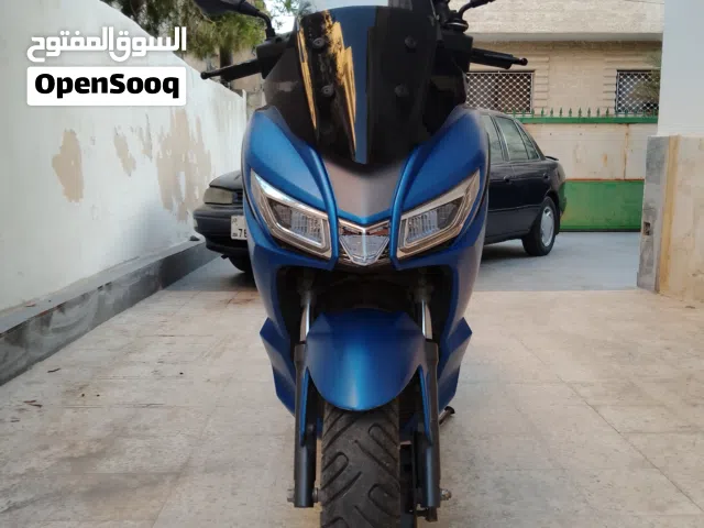 2022 Aprilia SXR