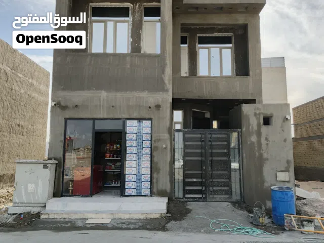 خلفه لبخ وبياض