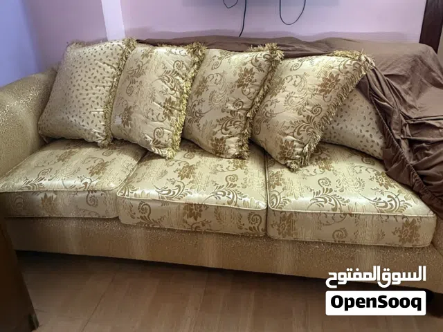 كنبة 3 مقاعد لون ذهبي ((خصم 50٪ بمناسبة عيد الاضحى ))