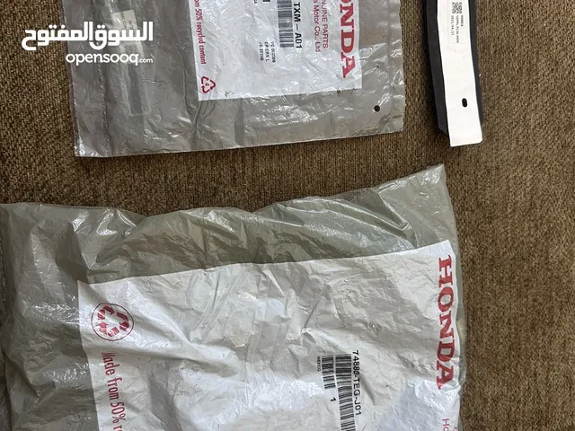 قطع هوندا انسايت (دلايات خلفي ، كيبل صندوق ، فصالات غطاء خلفي ،شعار هايبرد، شعار انسايت) اصلي وكاله