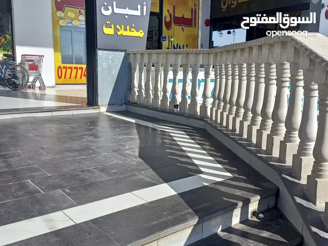 ارضية محل للإيجار في موقع حيوي و مزدحم