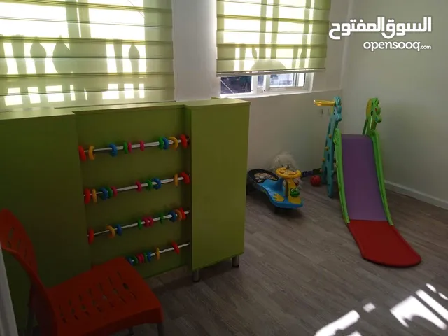أثاث يصلح لروضة