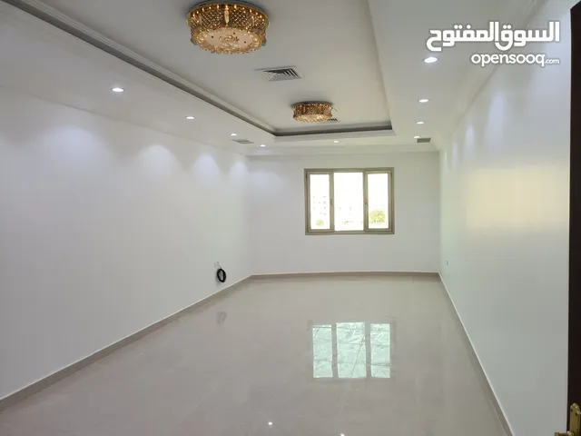 200 m2 3 Bedrooms Apartments for Rent in Al Ahmadi Eqaila