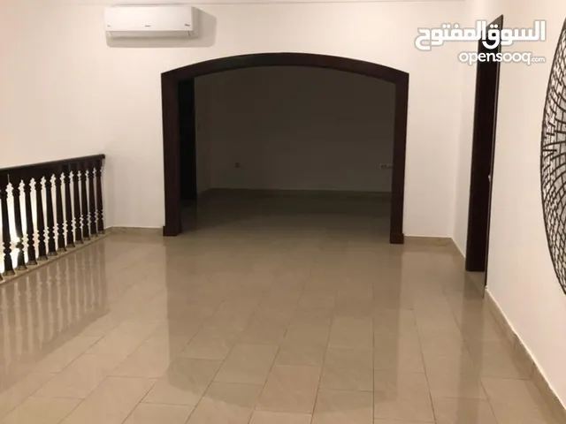500 m2 More than 6 bedrooms Villa for Rent in Tripoli Al-Nofliyen