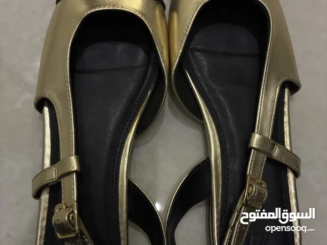حذاء H&M مقاس 37 ملبوس مره وحده