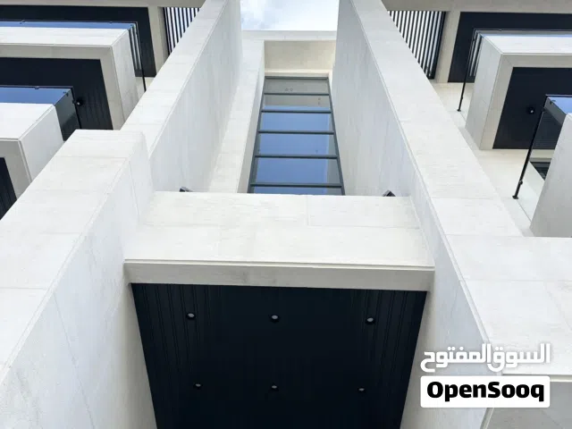 شقة ارضية  200م داخلي مع تراس 35م خارجي للبيع في اعلى منطقة بالرابية