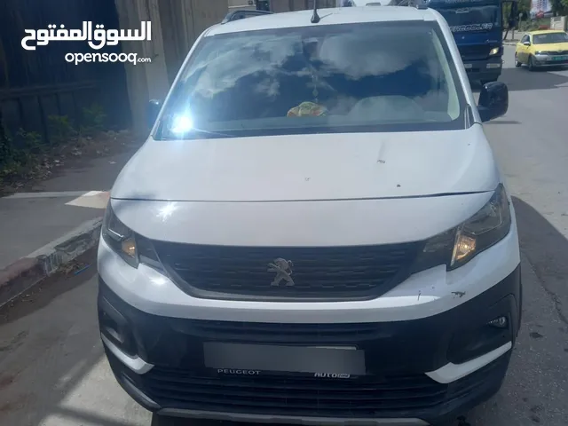 بيجو ريفتر