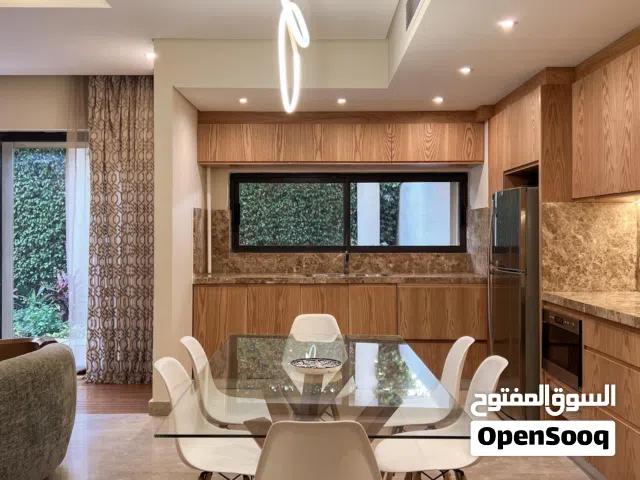 شقه فندقيه للايجار التجمع الخامس بارقى منطقه الجولدن سكوير بكمبوند ليك فيو