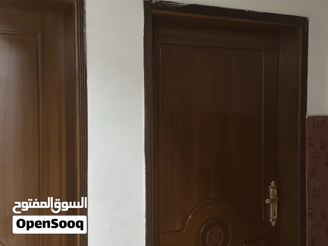يوجد غرفه مع حمام لليجار شهري