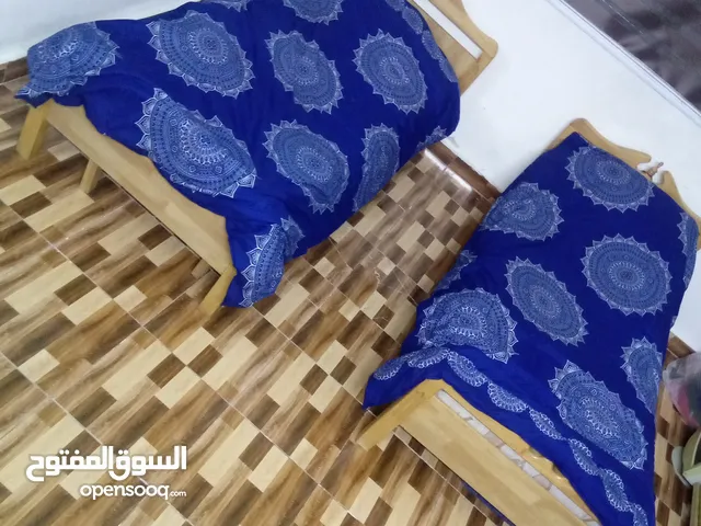 غرفة نوم شبابيه للبيع في حالة جيدة جدا