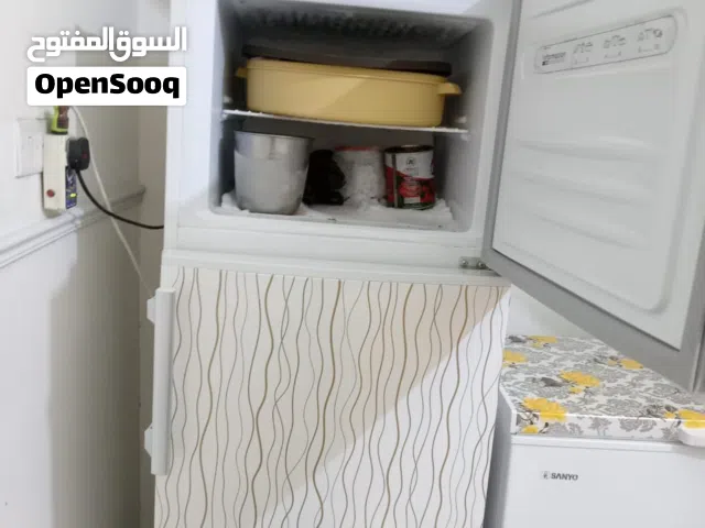 ثلاجه نظيفه كلش استخدام قليل ايطاليا