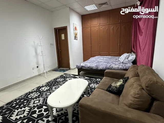 ستديو داخل بناية