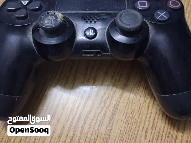 ثلاثة ايادي بلاستيشن 4 للبيع