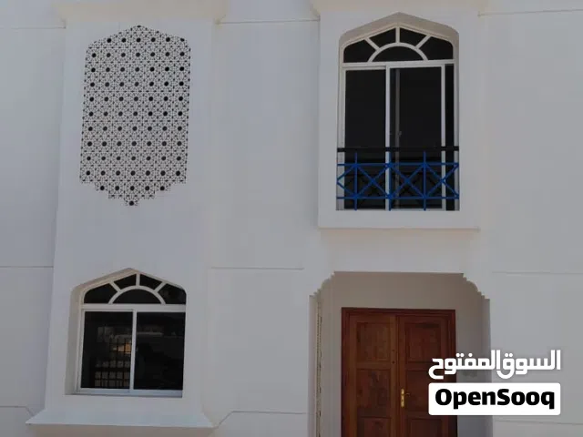 فيلا لليجار الشهري في مسقط مدينه اللسلطان قابوس طابقين دبلوكس واسعه وجميله للذين يبحثون عن منزل مريح