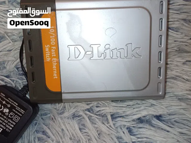 هذا الجهاز هو موزع إيثرنت (Ethernet Switch) من نوع D-Link 10/100 Fast Ethernet Switch.