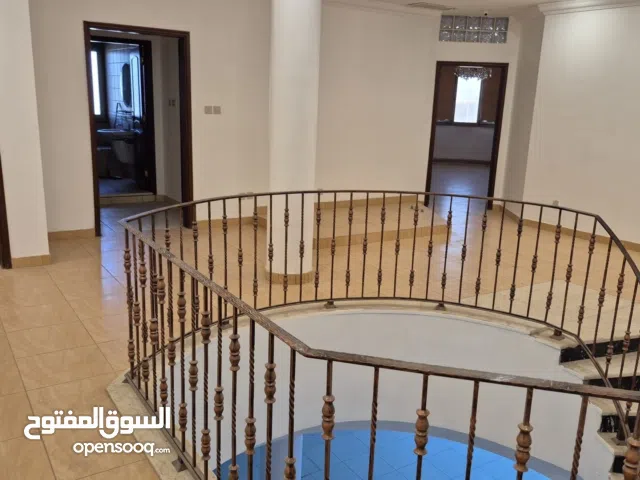 600 m2 More than 6 bedrooms Townhouse for Rent in Farwaniya Abdullah Al-Mubarak