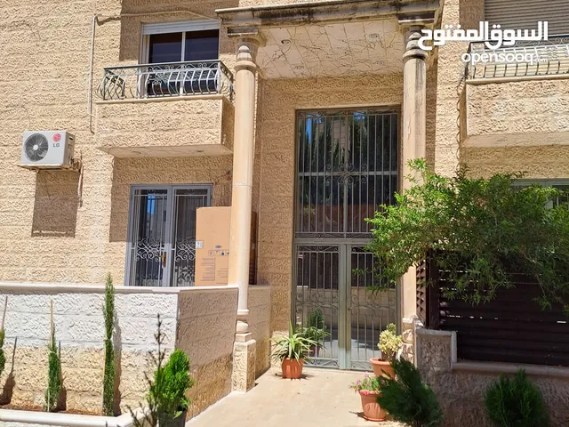 شقة فارغة للأجار تصلح لعرسان غرفتين نوم  ومطبخ نظام أمريكي في شارع مكة