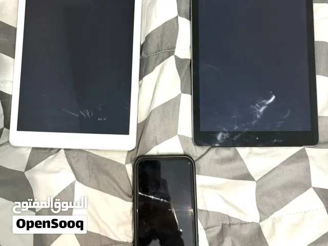 للبيع: آيفون بحالة ممتازة + زوج بلادات