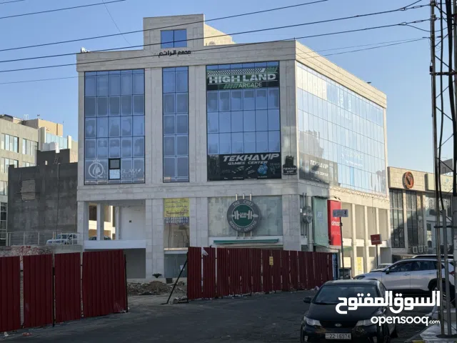 مكتب بإطلالة زجاجية واسعة مميزة 75م في عمارة جديدة في السابع سنوي