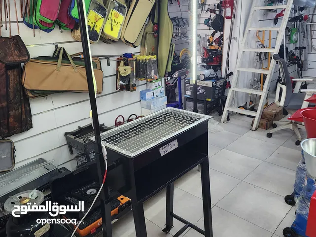شواية حديد مع إضاءة مع اطارات تنقل مع رف للأغراض شوايه تفصيل ممتازة أدوات مشاكيك و مشاوي و مظبي