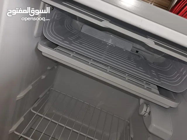 ثلاجه نظيفه شبه جديده
