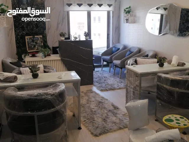صالون للبيع