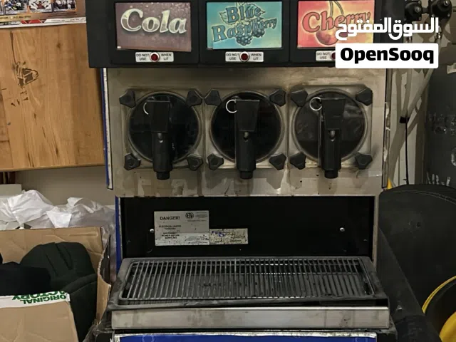 للبيع مكينة سلاش مستعمل وتقدر تحط فيها 3 نكهات وتم عمل صيانه كامله ويوجد الارصده السعر 150 دينار