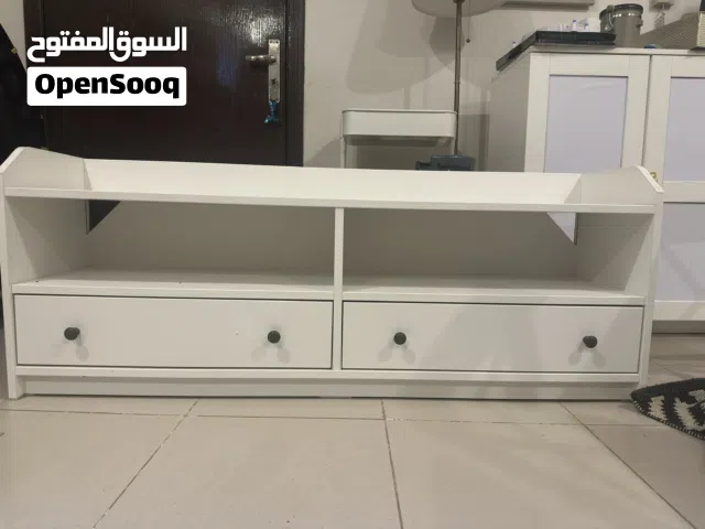 وحدة تلفزيون (تكفي لشاشة حتي 58 بوصة)