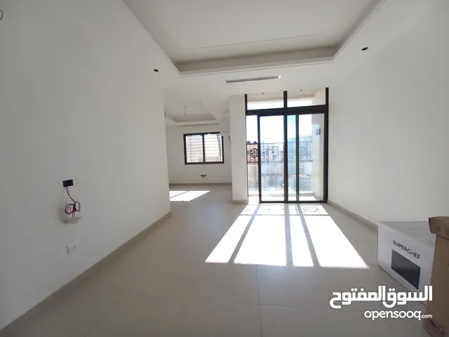 شقة غير مفروشة للإيجار في ام السماق ( Property 40944 ) سنوي فقط