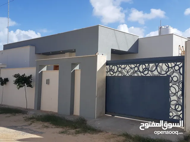 215m2 2 Bedrooms Townhouse for Sale in Tripoli Ain Zara