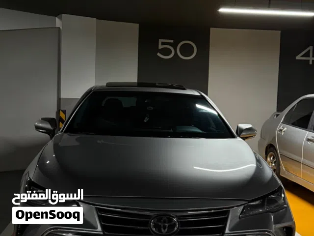 2021 تويوتا افالون Limited