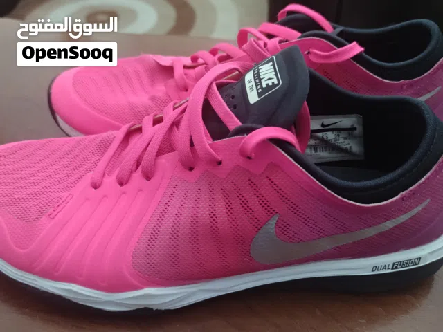 بوت رياضه ستاتي nike أصلي  model nikr tr 4