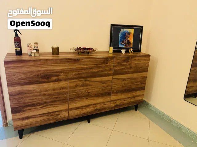 Side storage console