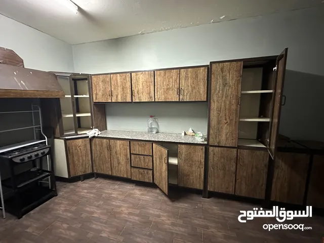 للبيع مطبخ و غساله وكبتات وثاث
