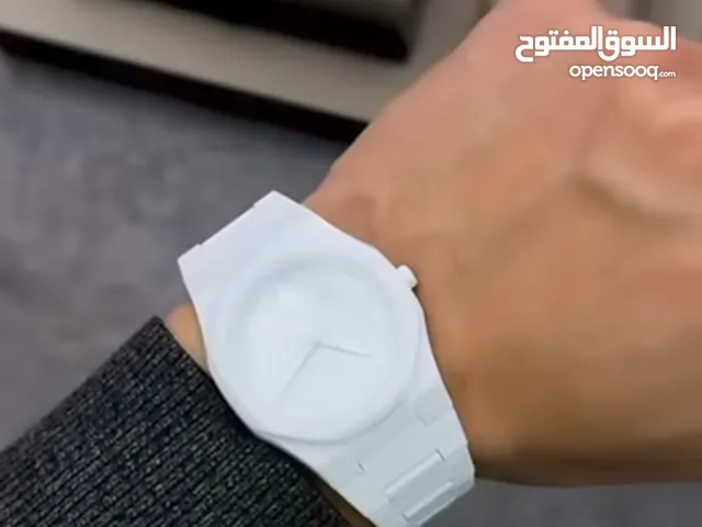 تعتبر هذه الساعة من الساعات المميزة في السوق والتي نقدمها لكم بشكلها الأصلي مع ضمان الجودة والصحة .