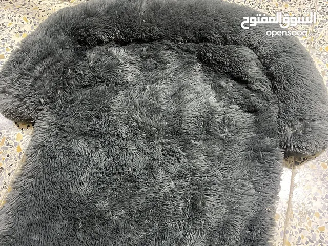 اغراض قطط لتر بوكس وحقيبه وبيت مع كفر لدفتر لقاحات واشياء اخرى للبيع