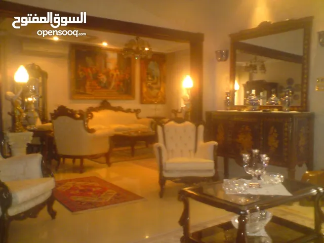 550 m2 5 Bedrooms Villa for Sale in Amman Um Uthaiena