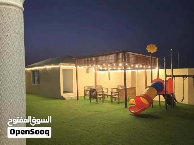 4 Bedrooms Chalet for Rent in Al Sharqiya Ja'alan Bani Bu Ali
