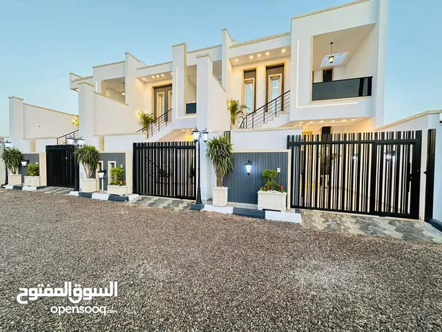 215 m2 4 Bedrooms Townhouse for Sale in Tripoli Ain Zara