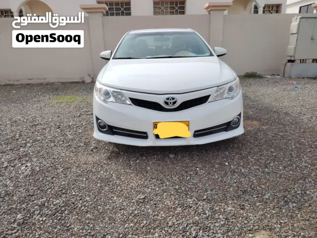 2014 تويوتا كامري SE