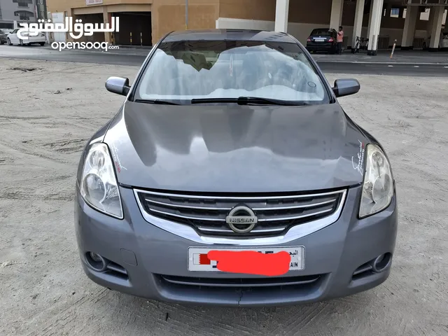 Well maintained, good condition Nissan Altima 2.5 SV Model 2011