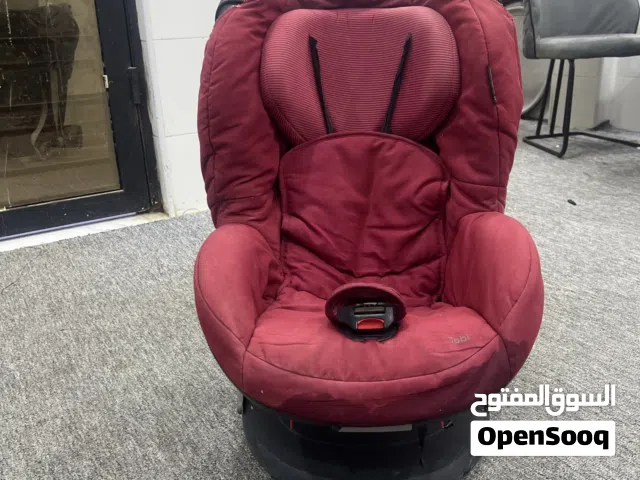 كرسي أطفال سياره مستعمل قليل اللون ماروني