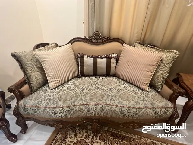 كنب كلاسيك فخم جدا من المطلق ( طقمين )