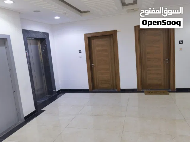 شقه 3غرفه 3حمام صاله ومطبخ جاهزه للسكن كافه الخدمات علي المالك