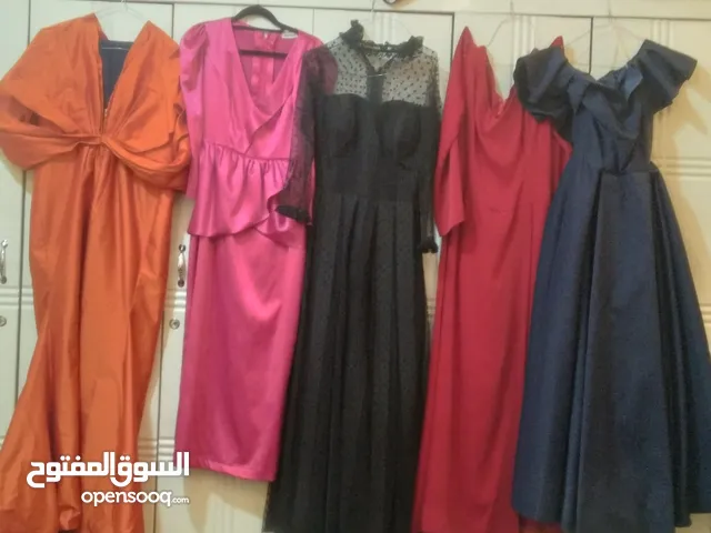 بيعه سريعه خمس فساتين مناسبات لبسه واحده للجادين فقط والسعررر بلاااش البيعه على الكل للجادين فقط