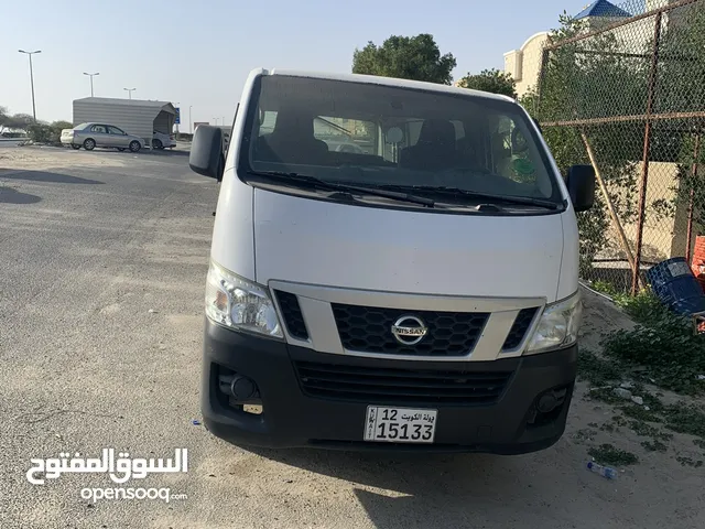 Bus - Van Nissan in Al Jahra