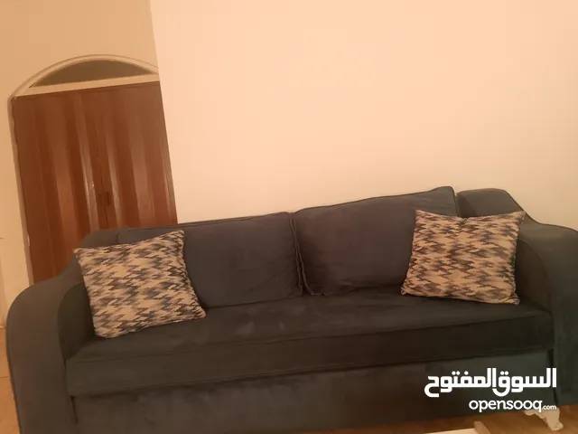 طقم كنب تفصيل بحاله جيده البيع