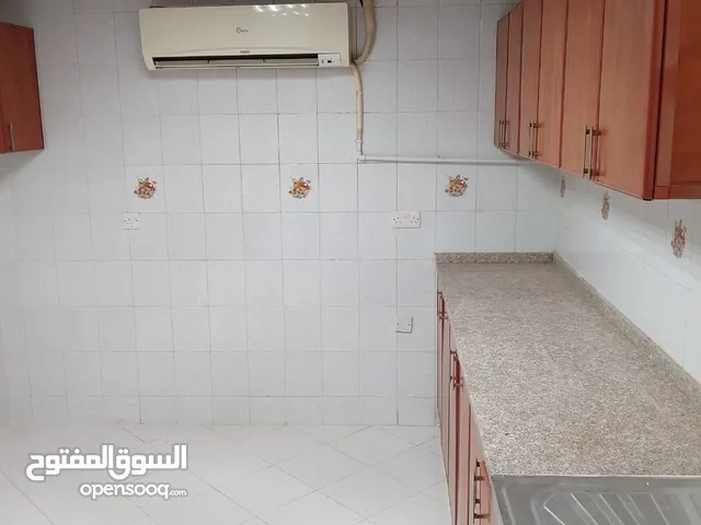 200 m2 3 Bedrooms Villa for Sale in Al Ain Al Markhaniya