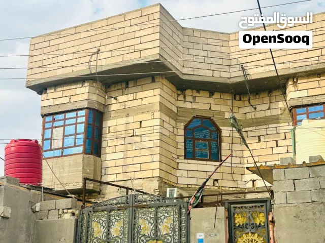 بيت للبيع مقابيل مدرسة الفضل حي الاصدقاء الرابعة منطقى حلوه ومرتبه وعلى شارع رأيسي