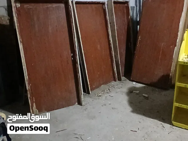 ابواب داخليه مع الحلق مستعمله للبيع بحاله جيده عدد 4 ابواب التفاصيل في الوصف